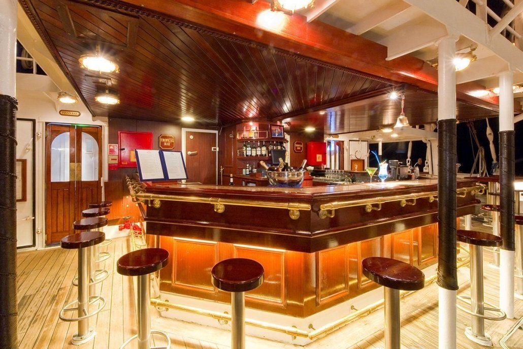Star-Flyer-Tropical-Bar-Port-1030×687